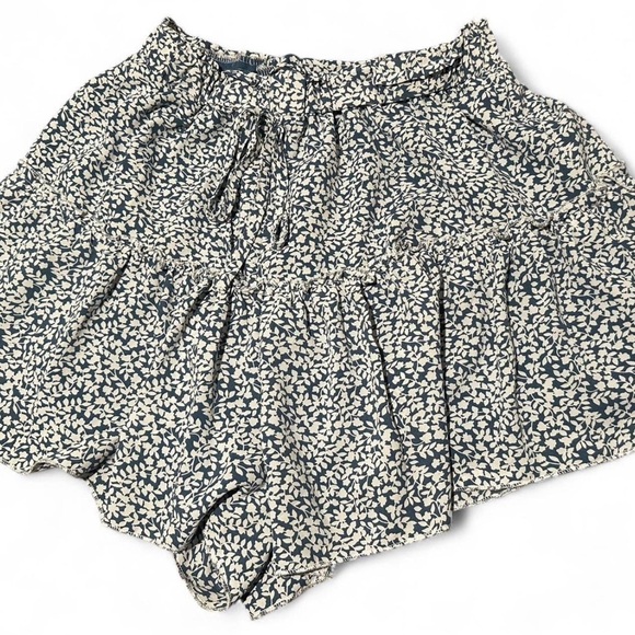 She + Sky Floral Blue and White Skort - Picture 3 of 3